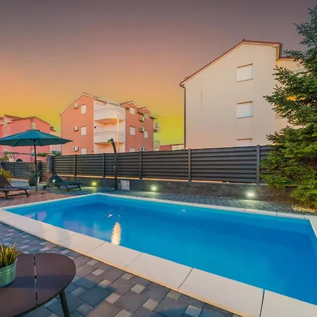 Villa S *