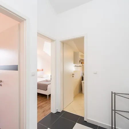 Villa S